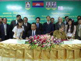 Cambodia/USAID sign MOU on Low Emission and Climate Resilient Development