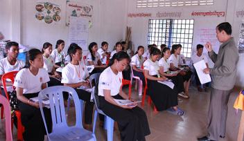 Teacher pilots climate change textbook, Feb 2018, Kampong Chnang province